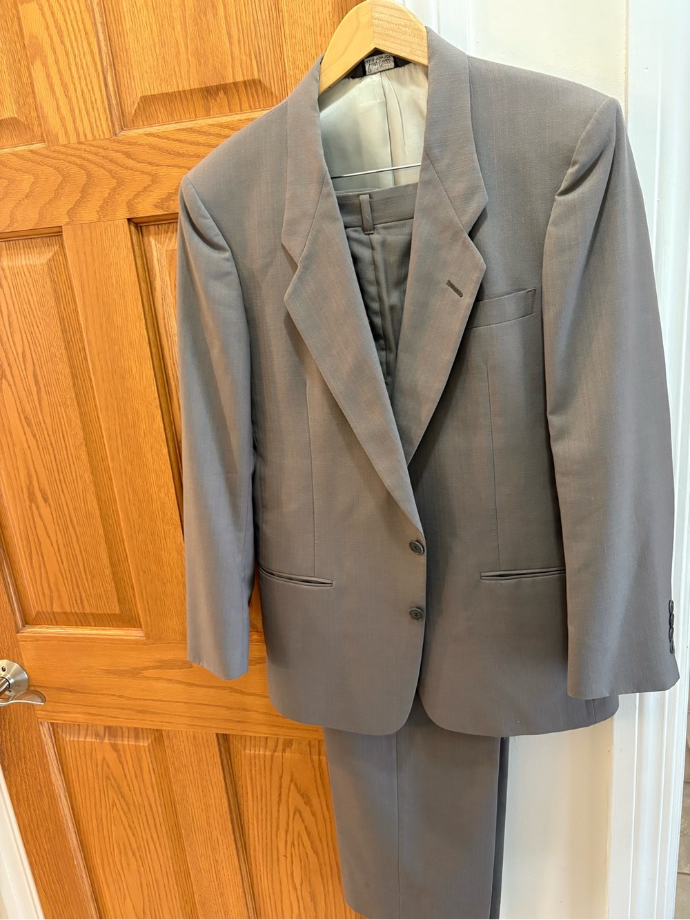 Bachrach Men's Gray Two-Piece Suit - Notch Lapel Blazer & Matching Trousers